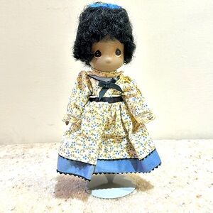 1989 VINTAGE PRECIOUS MOMENTS CHILDREN OF THE WORLD DOLL MAZIE